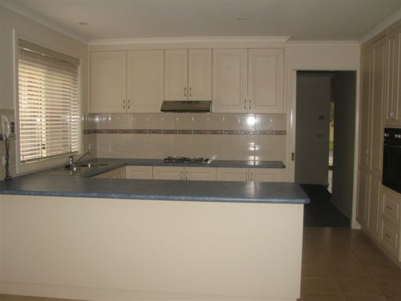 2/7 Kays Avenue, Hallam VIC 3803