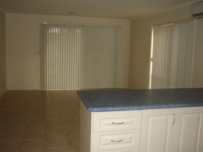 2/7 Kays Avenue, Hallam VIC 3803