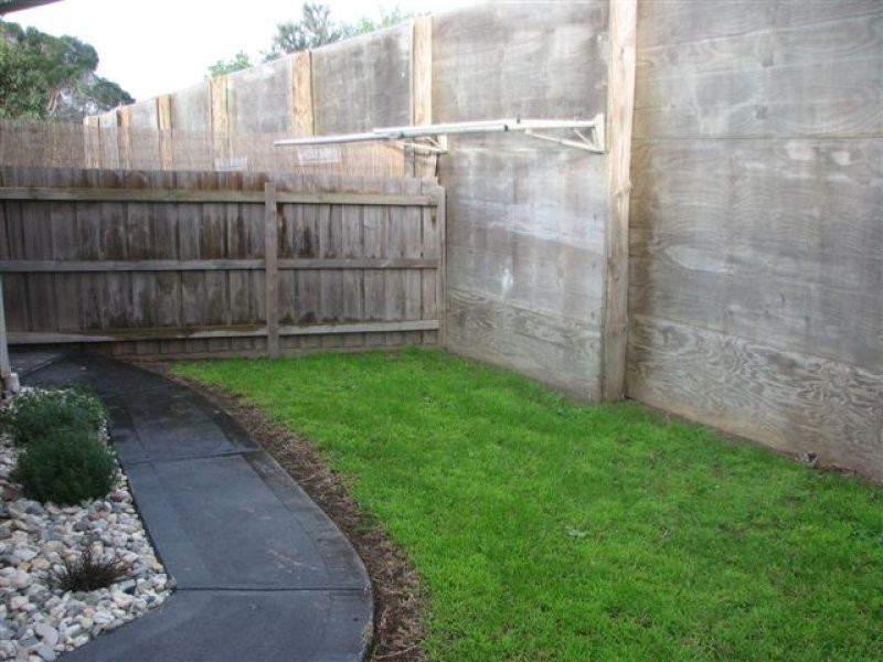 2/7 Kays Avenue, Hallam VIC 3803