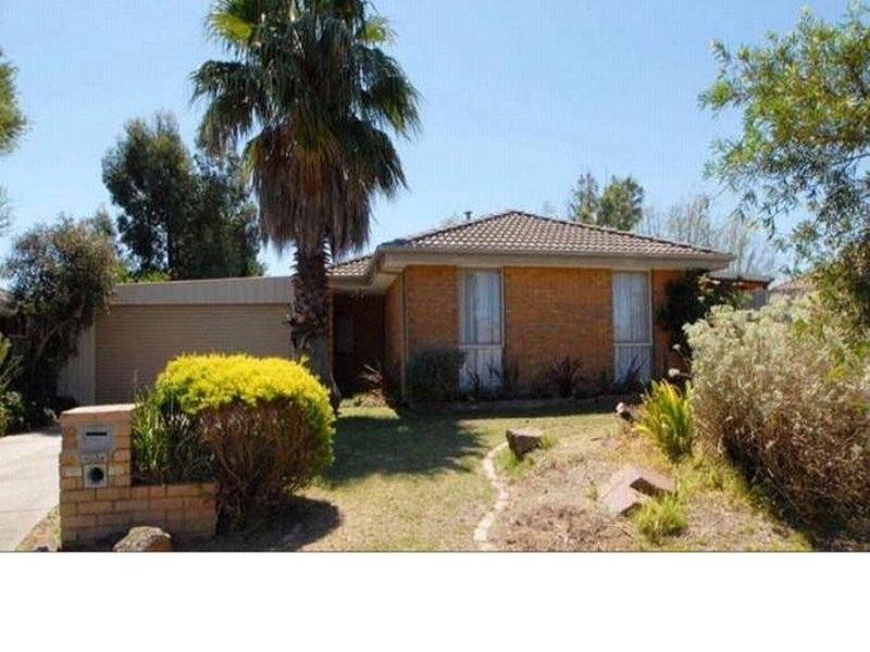 23 Gipps Crescent, Cranbourne North VIC 3977