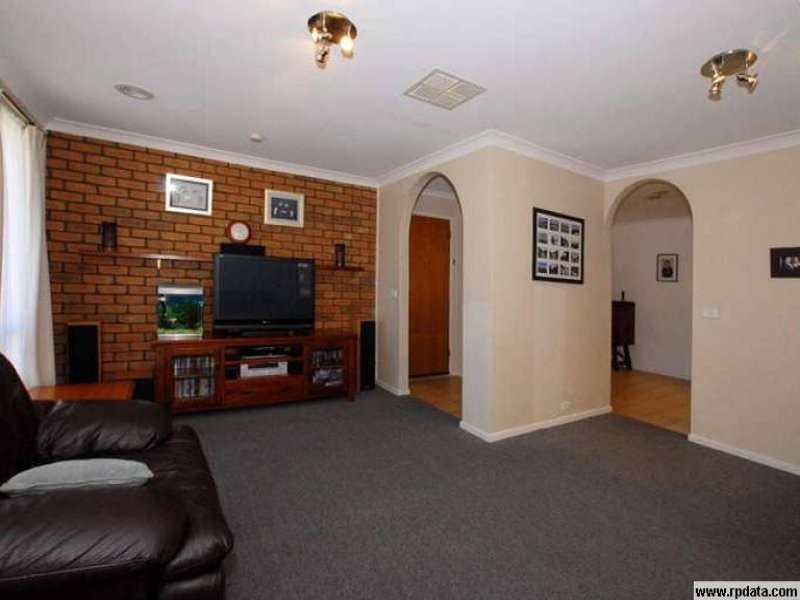 23 Gipps Crescent, Cranbourne North VIC 3977