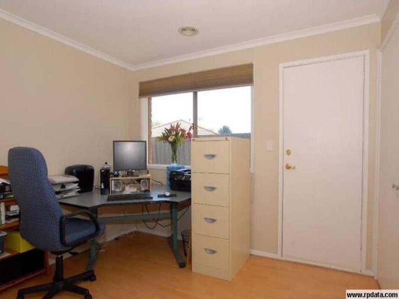 23 Gipps Crescent, Cranbourne North VIC 3977