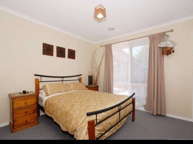 23 Gipps Crescent, Cranbourne North VIC 3977