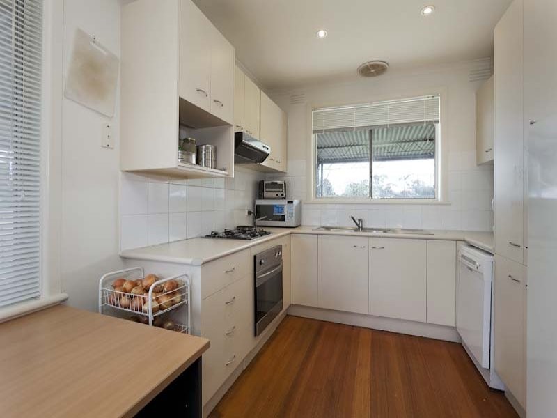 17 Charles Avenue, Hallam VIC 3803