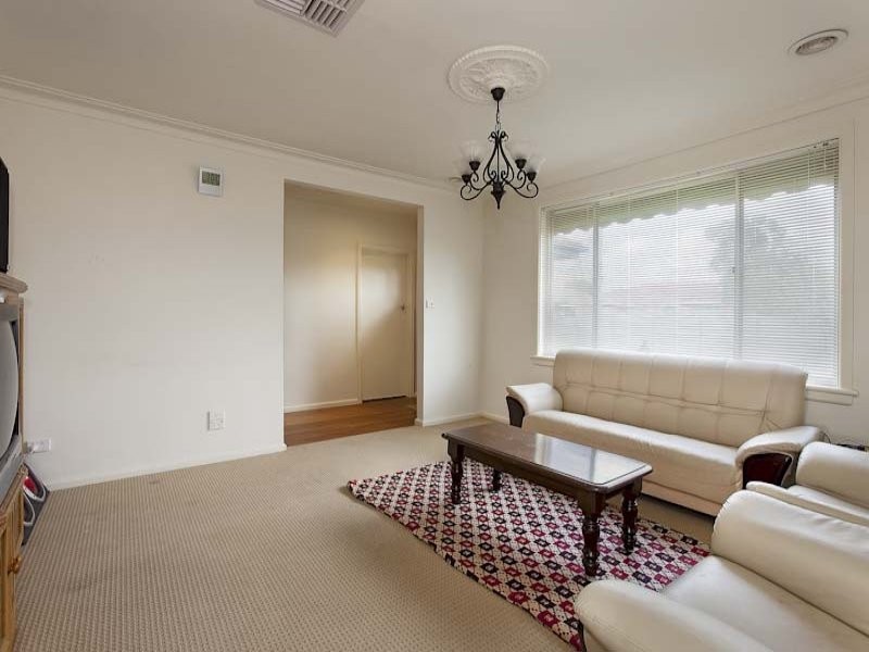 17 Charles Avenue, Hallam VIC 3803