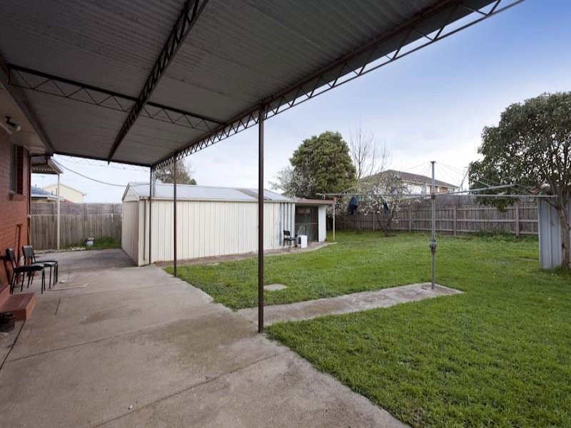 17 Charles Avenue, Hallam VIC 3803