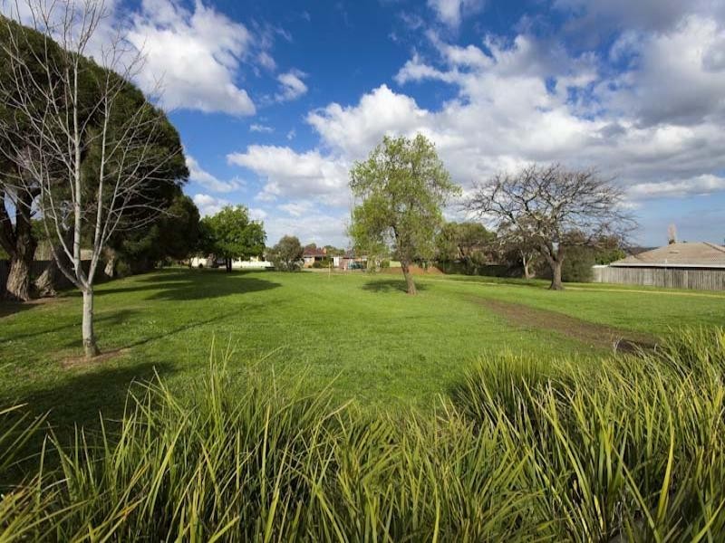 17 Charles Avenue, Hallam VIC 3803