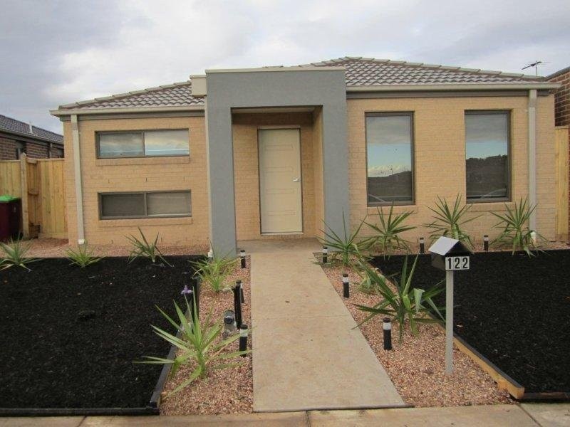 122 Sabel Drive, Cranbourne North VIC 3977