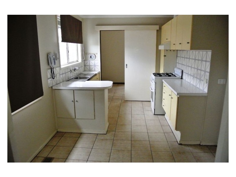 1/2 Chateau Avenue, Narre Warren VIC 3805