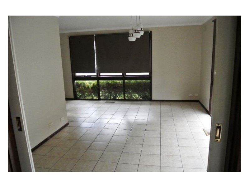 1/2 Chateau Avenue, Narre Warren VIC 3805