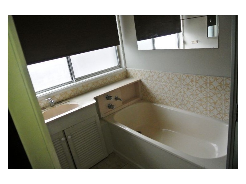 1/2 Chateau Avenue, Narre Warren VIC 3805