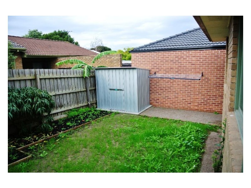 1/2 Chateau Avenue, Narre Warren VIC 3805