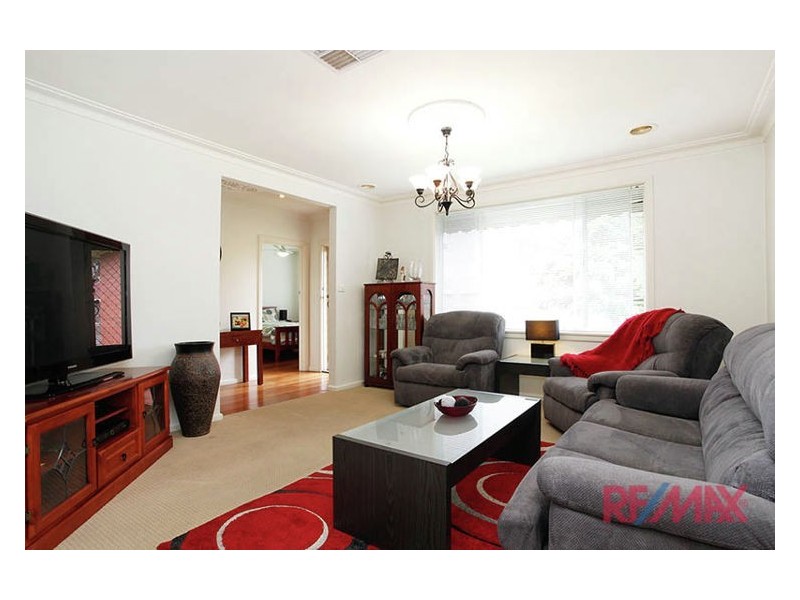 17 Charles Avenue, Hallam VIC 3803