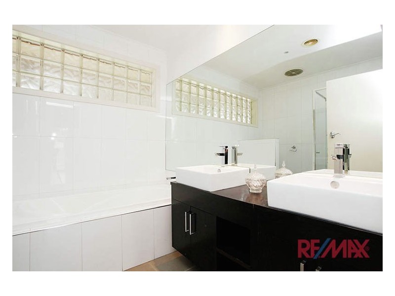 17 Charles Avenue, Hallam VIC 3803