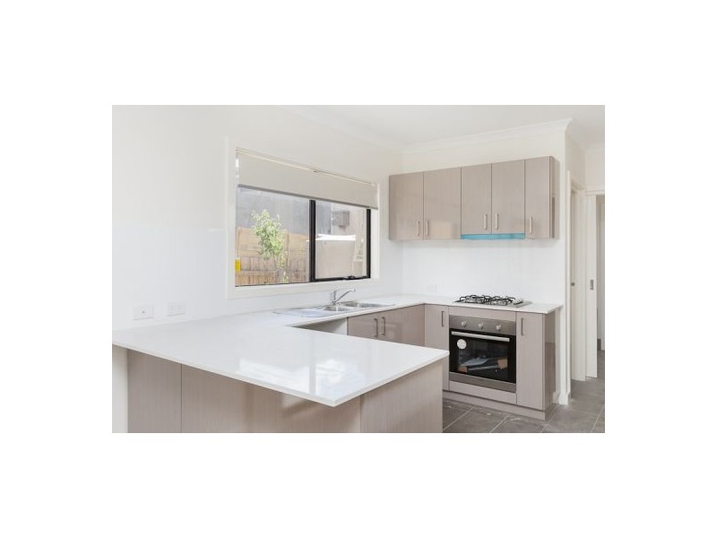 2/16 Sanders Road, Frankston South VIC 3199
