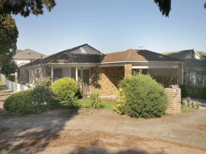2 Dobson Crescent, Lynbrook VIC 3975