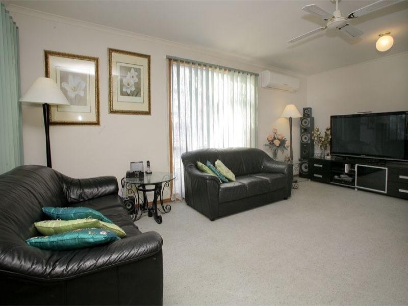 2 Dobson Crescent, Lynbrook VIC 3975