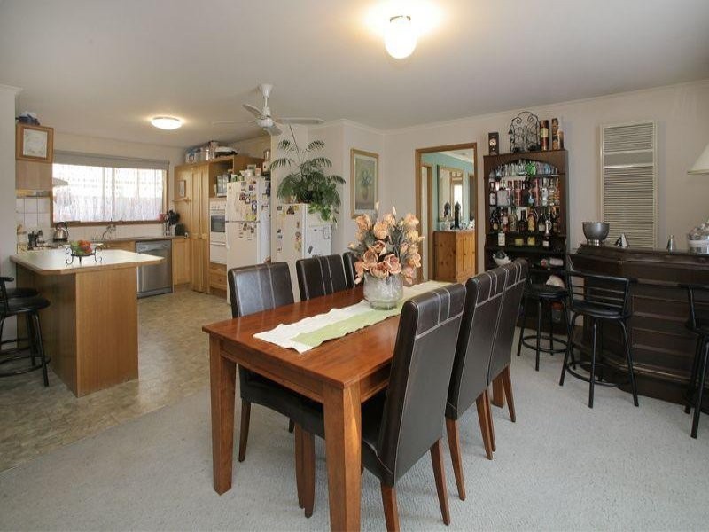 2 Dobson Crescent, Lynbrook VIC 3975