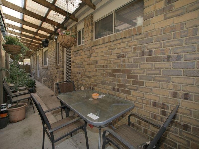 2 Dobson Crescent, Lynbrook VIC 3975