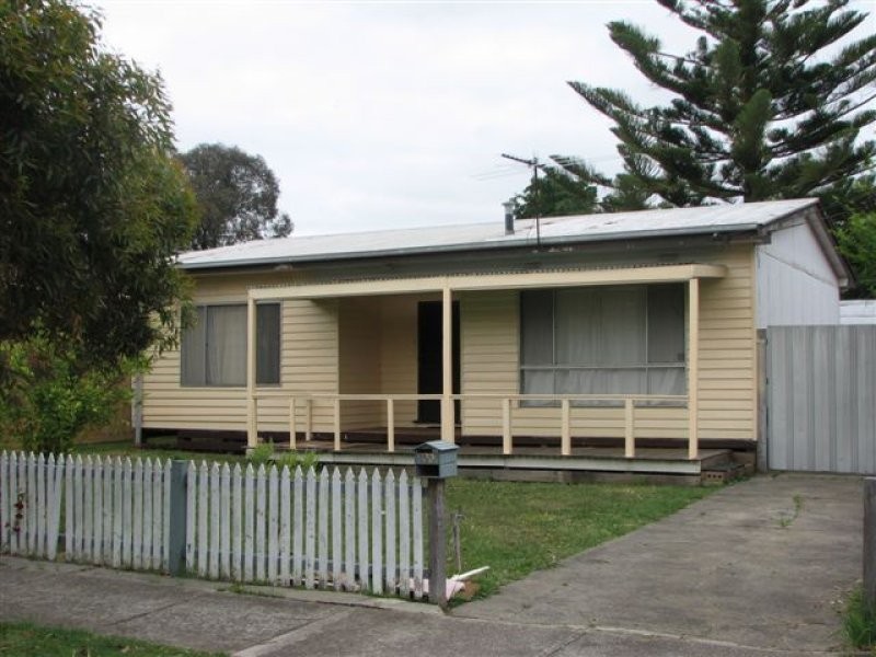 130 Circle Drive, Cranbourne VIC 3977