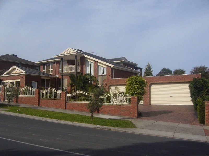 4 Tirhatuan Drive, Rowville VIC 3178