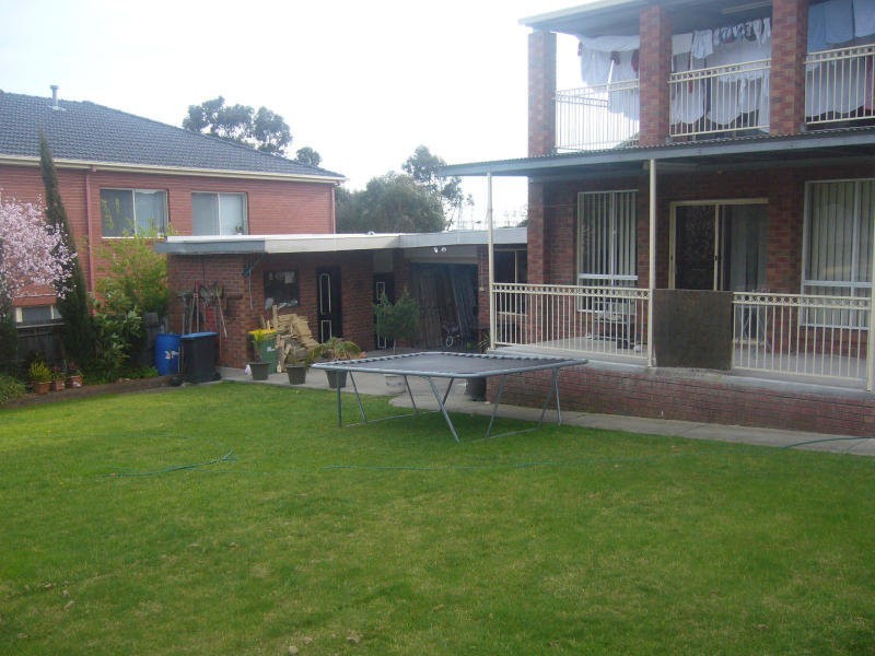 4 Tirhatuan Drive, Rowville VIC 3178
