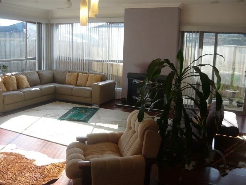 9 Hal Porter Terrace, Lynbrook VIC 3975