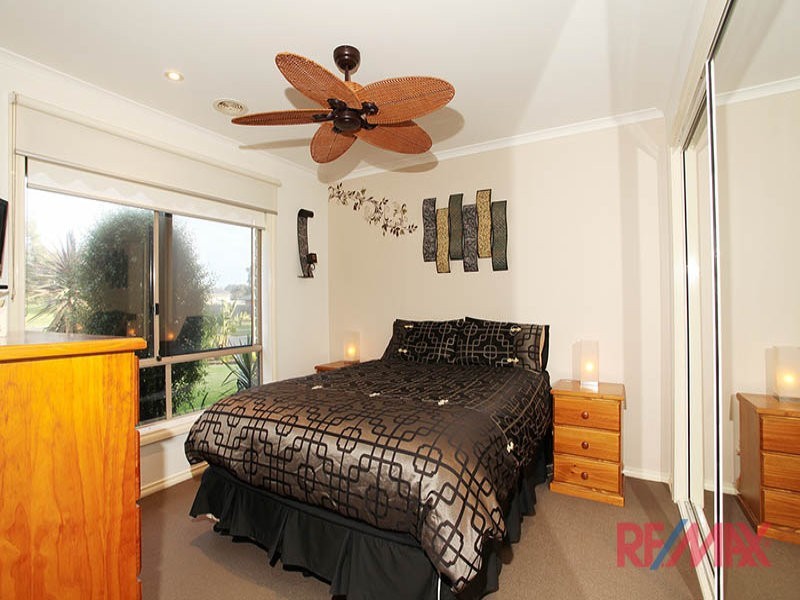 1/20 Quarrion Drive, Carrum Downs VIC 3201