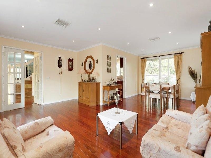 12 Wevlin Close, Endeavour Hills VIC 3802