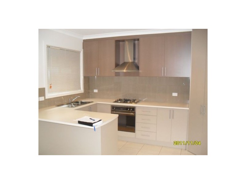 2/16 Sweetwater Place, Moe VIC 3825