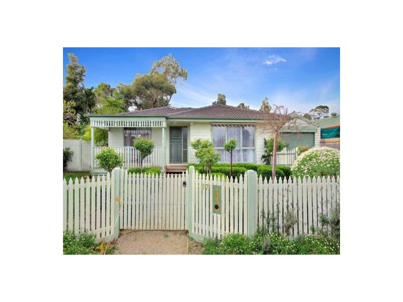 17 Upton Crescent, Narre Warren VIC 3805