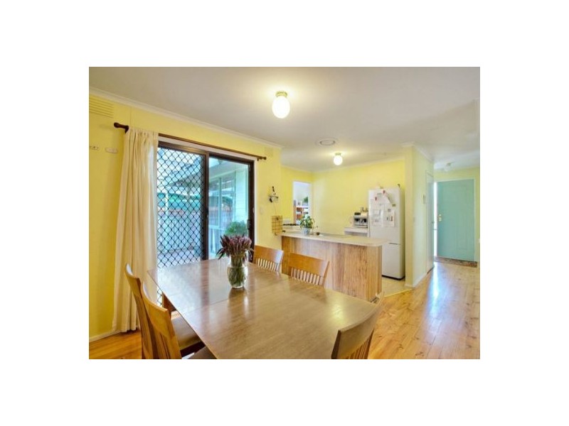 17 Upton Crescent, Narre Warren VIC 3805