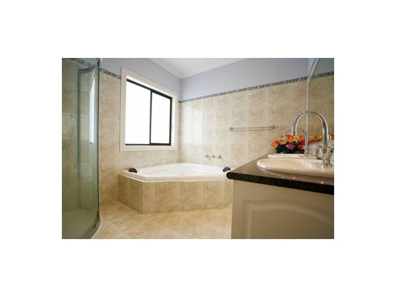 1 Denis Court, Narre Warren North VIC 3804