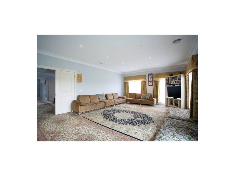 1 Denis Court, Narre Warren North VIC 3804