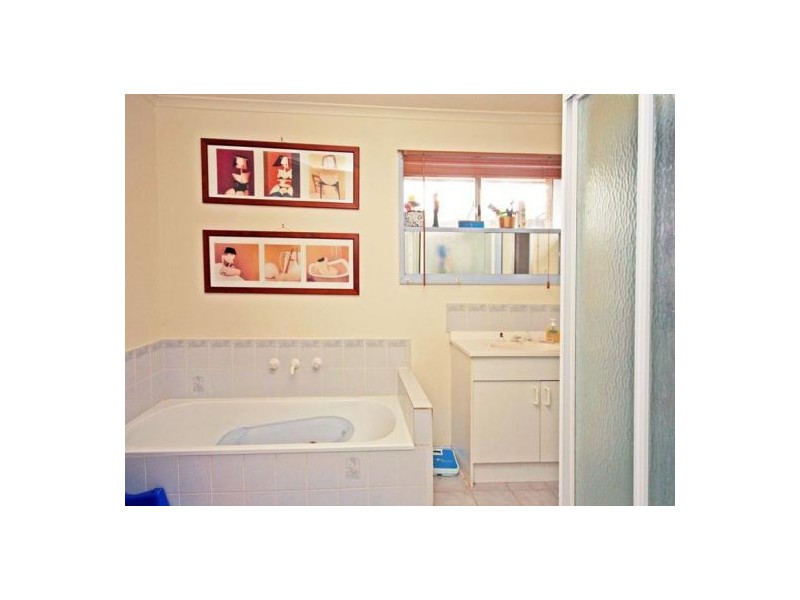 37 Bernborough Avenue, Cranbourne VIC 3977