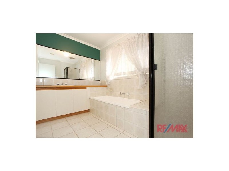 86 Hinrichsen Drive, Hallam VIC 3803