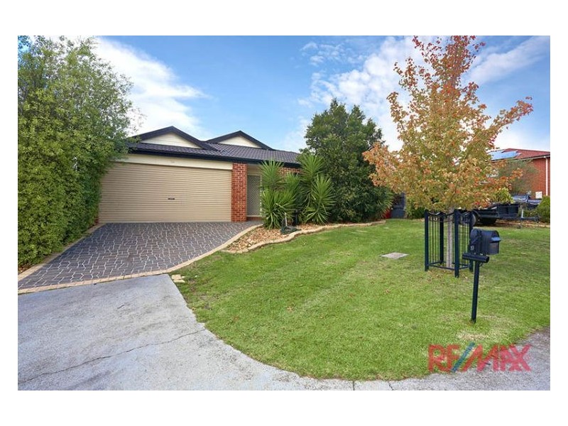 10 Redleaf Close, Hampton Park VIC 3976
