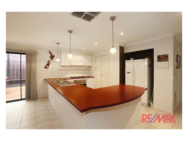10 Redleaf Close, Hampton Park VIC 3976