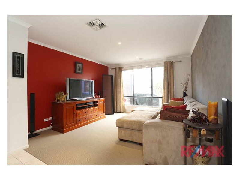 10 Redleaf Close, Hampton Park VIC 3976