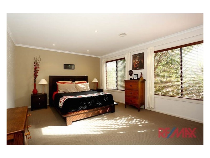 10 Redleaf Close, Hampton Park VIC 3976