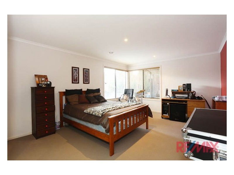 10 Redleaf Close, Hampton Park VIC 3976