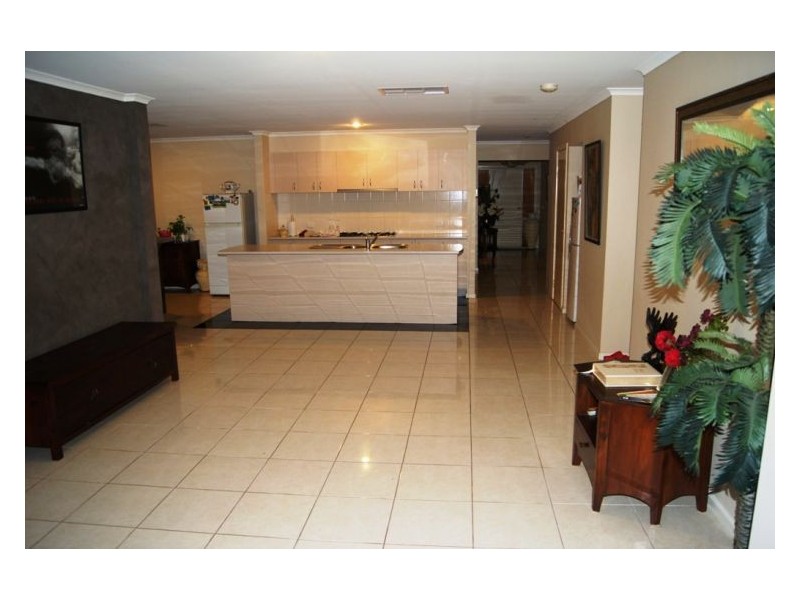 27 Fleet Street, Narre Warren South VIC 3805