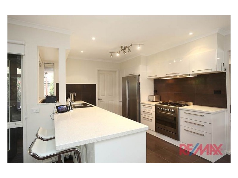 1 Karol Court, Hampton Park VIC 3976