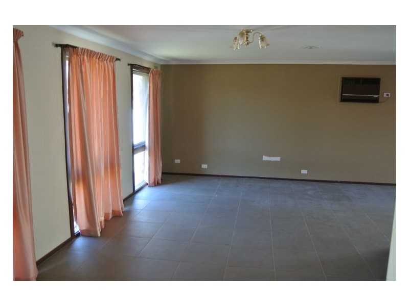 5 Regal Avenue, Hallam VIC 3803