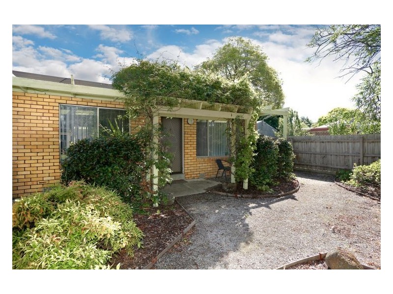 4/7 Manuka Road, Berwick VIC 3806