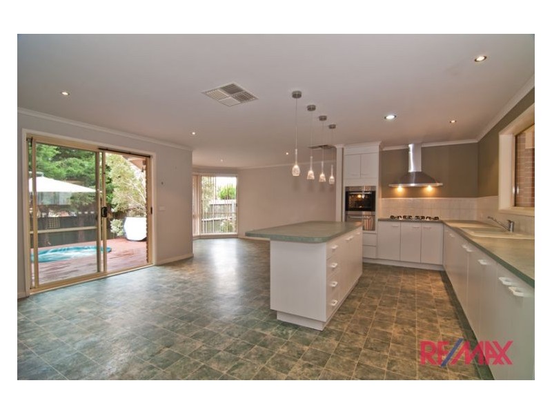 2 Ohio Crescent, Narre Warren VIC 3805