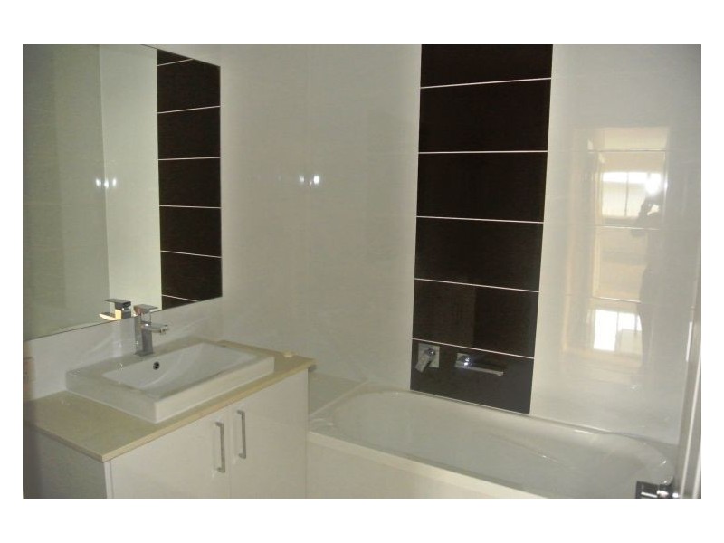 2/3 Brunel Court, Hampton Park VIC 3976