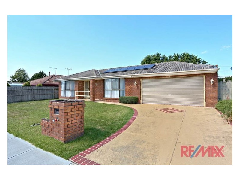 34 Collins Crescent, Berwick VIC 3806