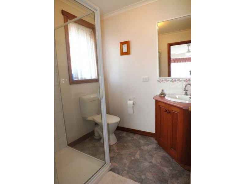 21 Bonshaw Drive, Sebastopol VIC 3356