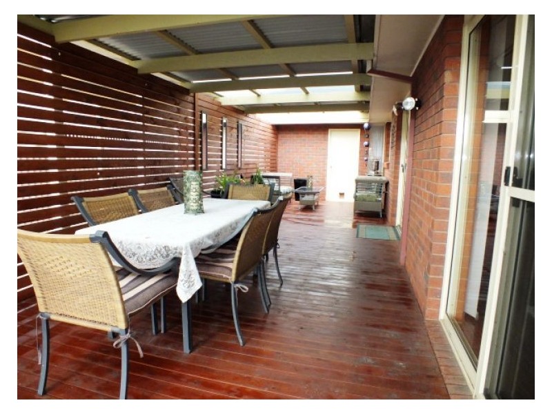21 Bonshaw Drive, Sebastopol VIC 3356
